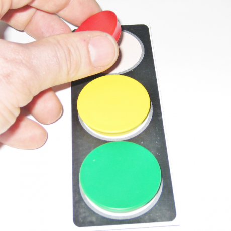 Die Ampelanzeige St umfasst einen roten, gelben und einen grünen Magnet
