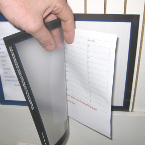 Im Dokumentenhalter A4 Kleb können Formblätter im A4-Format geschützt aus gehangen werden 