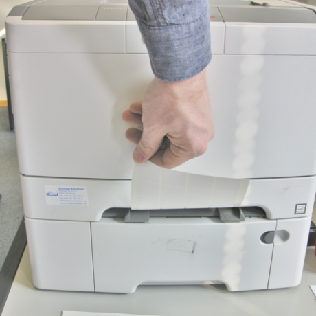 Die Etiketten können im Laserdrucker bedruckt werden