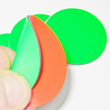 Statuskreis r-g sind magnetisch haftend mit einer roten und einer grünen Seite 