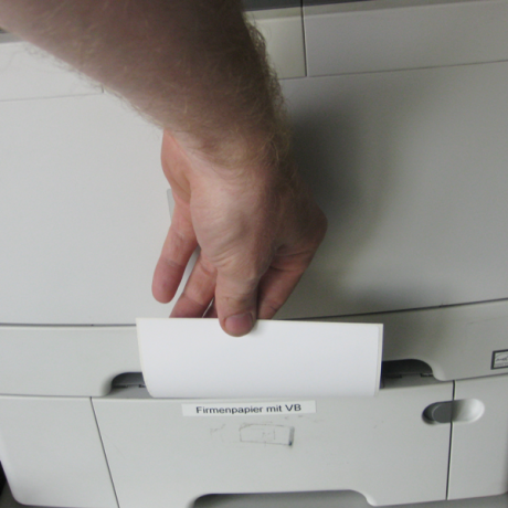 Die Etiketten der Anlagenordner-Box können zu Visualisierungszwecken im Drucker bedruckt werden