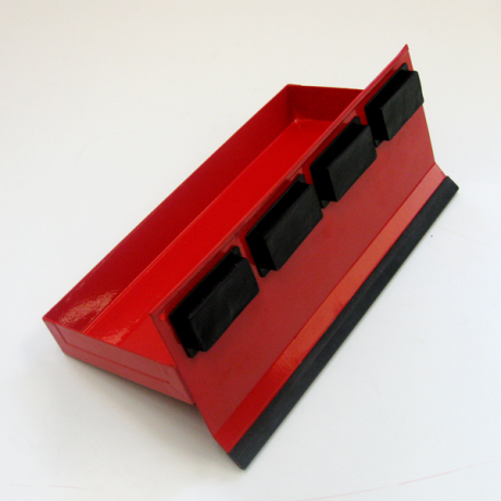 Werkzeugbox Mag L ist aus Metall für den Einsatz im Arbeitsumfeld einer Anlage
