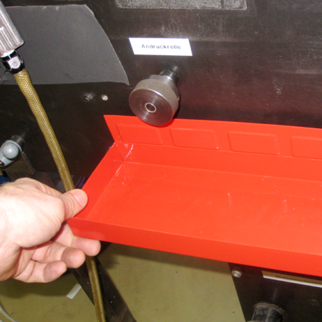Werkzeugbox Mag L kann magnetisch flexibel an Gehäusen direkt an der Anlage angebracht werden