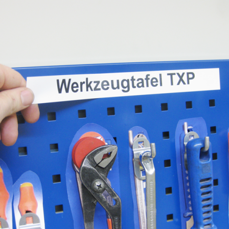 Mit den Beschriftungsetiketten können Werkzeugtafeln beschriftet werden
