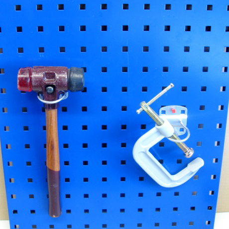 Der Ringhalter bietet eine einfache Halterung für Handwerkzeuge an der Werkzeugtafel
