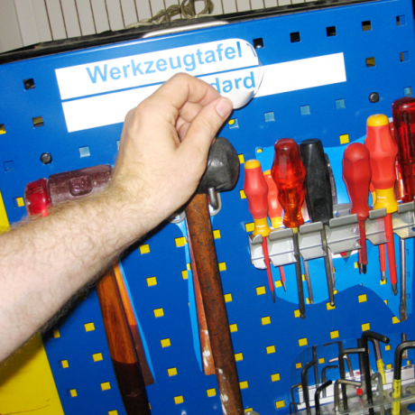 Beschriftung und Visualisierung der Werkzeugtafeln mit passenden bedruckbaren Etiketten