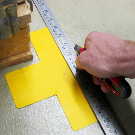 Die B-Ecken Grip 100 können als Bodenmarkierung zur Stellplatzkennzeichnung genutzt werden