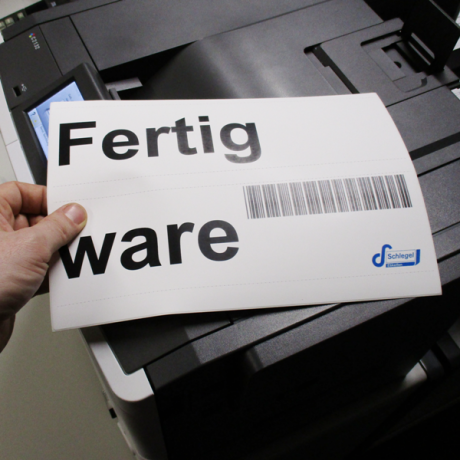 Das Etikett des Stellplatzschilds P kann in einem handelsüblichen Laserdrucker bedruckt werden