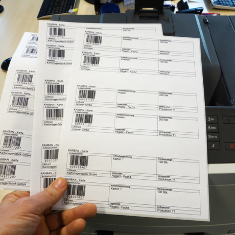 Die Kanbankarte kommt im Set mit 50 Bogen für 50 Kanbankarten können einfach mit einem Laserdrucker bedruckt werden
