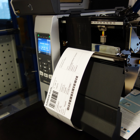Die Kanbankarten Endlos 210x110 B können mit einem Drucker mit Blackmarkerkennung bedruckt werden