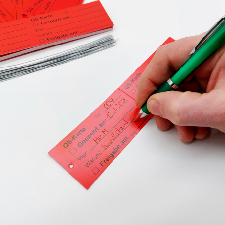 Die QS-Karte 2x kann mit Kugelschreiber und Folienstift beschriftet werden